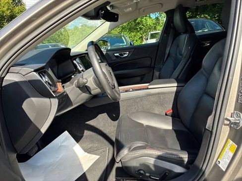 Used 2020 Volvo V60 T5 Cross Country AWD/4WD image 9