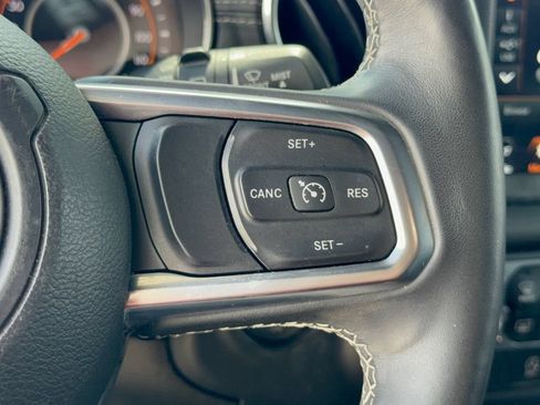 Used 2019 Jeep Wrangler Unlimited Sahara AWD/4WD image 18