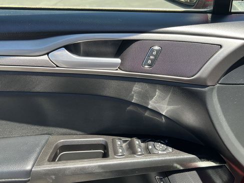Used 2017 Ford Fusion SE FWD image 30