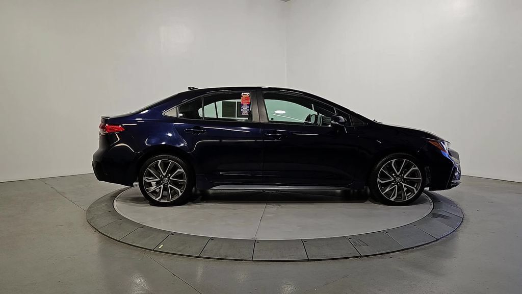 Used 2021 Toyota Corolla SE w/ SE Premium Package FWD image 7