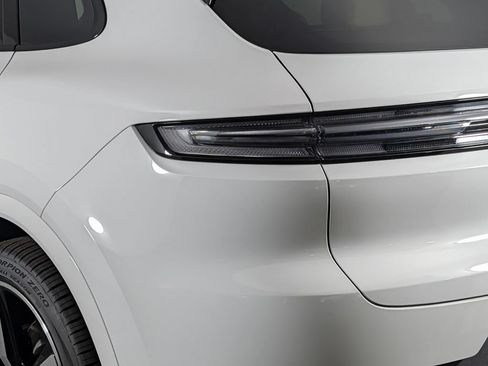 New 2026 Porsche Cayenne AWD/4WD image 16