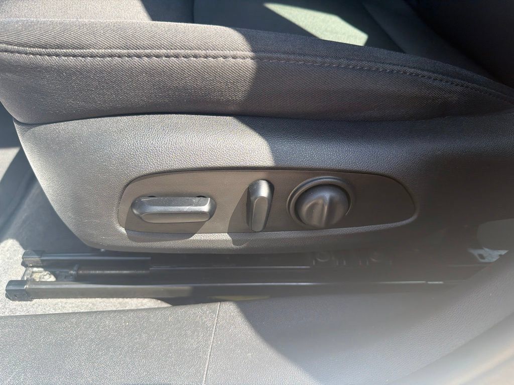 Used 2023 Chevrolet Malibu LT FWD image 13