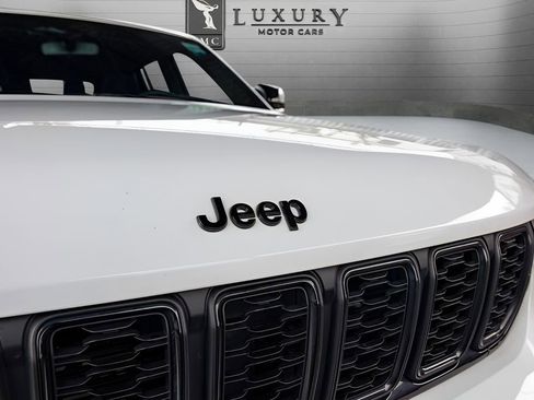 Used 2023 Jeep Grand Cherokee L Laredo AWD/4WD image 14