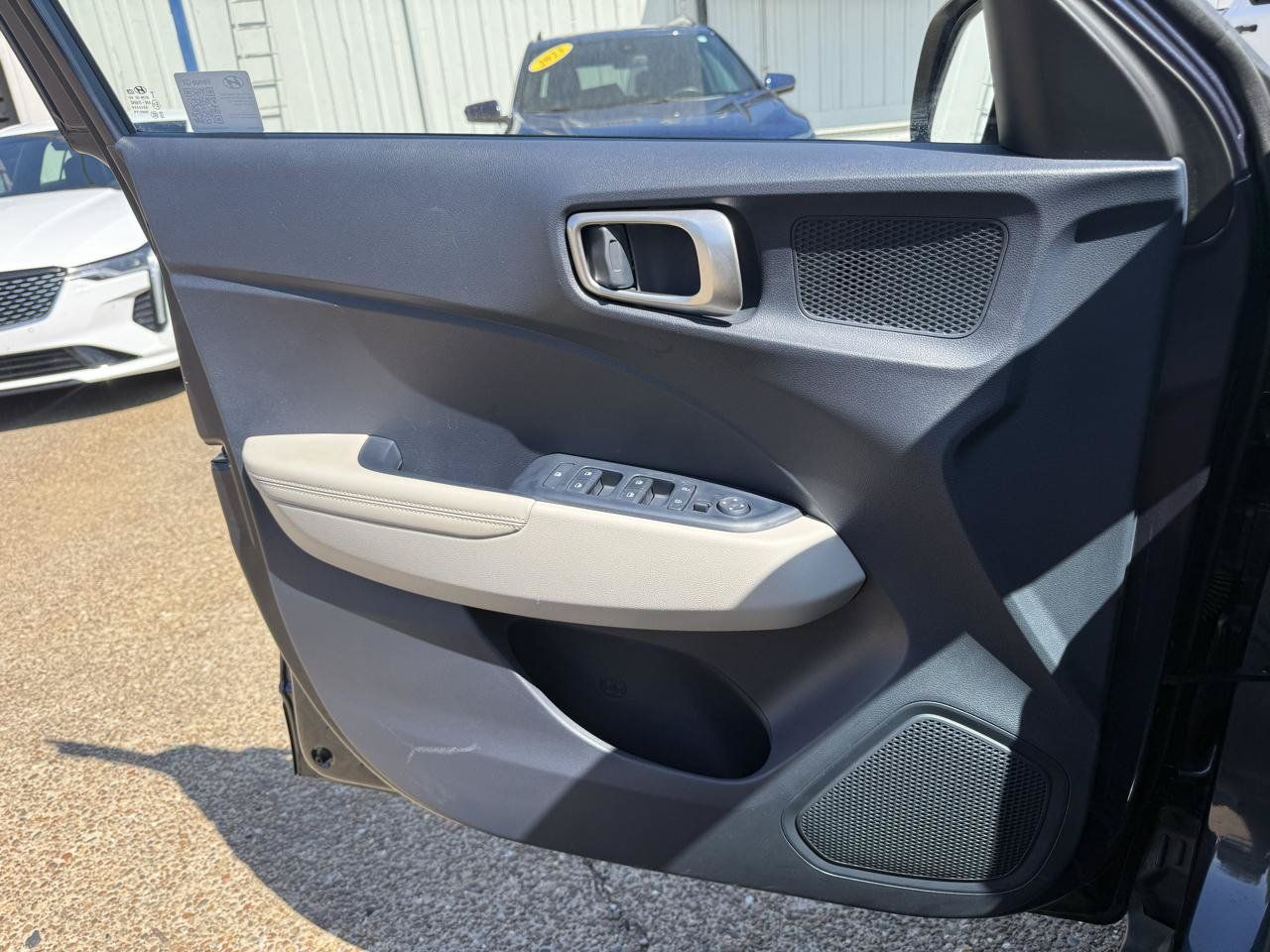 Used 2025 Hyundai Venue Limited FWD image 14