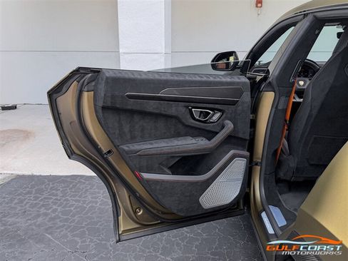 Used 2024 Lamborghini Urus Performante AWD/4WD image 27