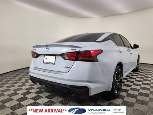 Used 2023 Nissan Altima 2.5 SR AWD/4WD image 5