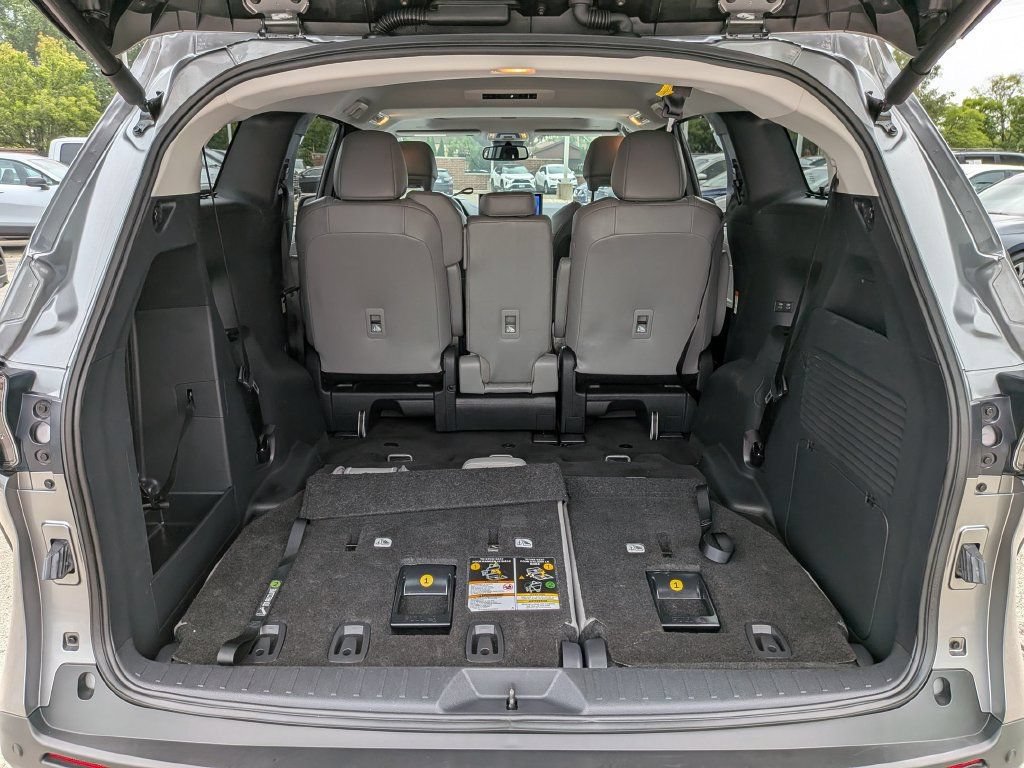 Used 2026 Toyota Sienna XLE FWD image 39