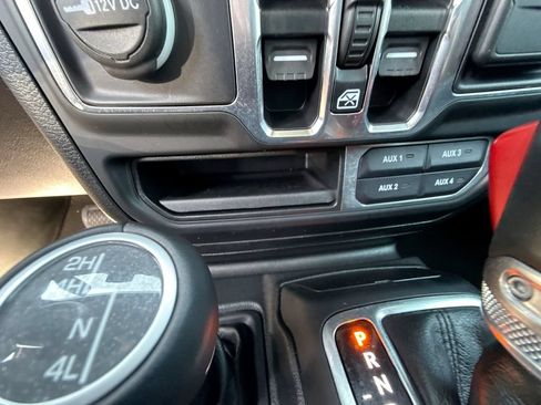 Used 2021 Jeep Wrangler Unlimited Sahara AWD/4WD image 17