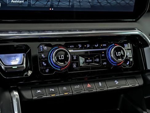 New 2026 GMC Sierra 1500 Denali Ultimate w/ LPO, Black Badging Package AWD/4WD image 18