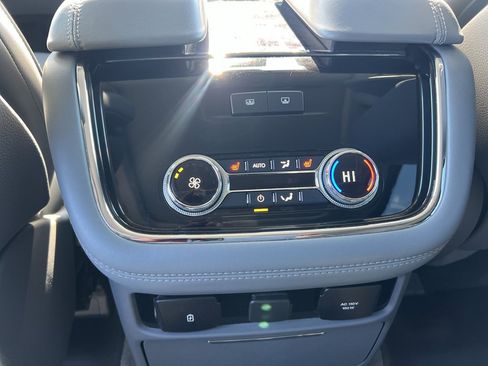 Used 2019 Lincoln Navigator Reserve image 23