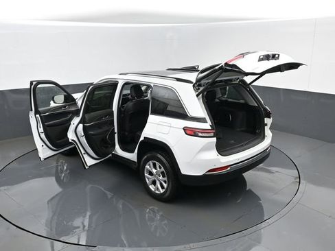 Used 2022 Jeep Grand Cherokee Limited AWD/4WD image 28