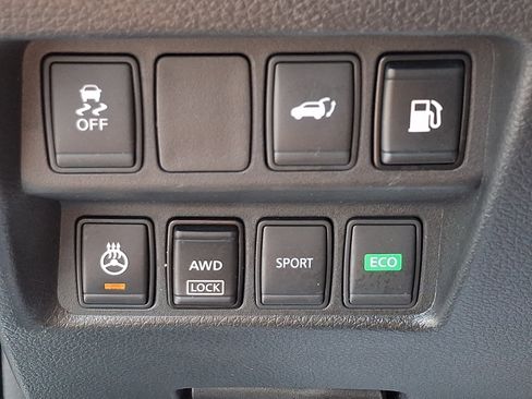 Used 2018 Nissan Rogue SV w/ Premium Package AWD/4WD image 26