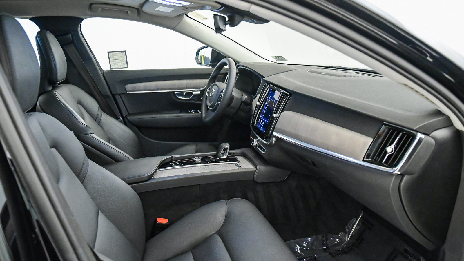 Certified 2023 Volvo S90 B6 Plus AWD/4WD image 16