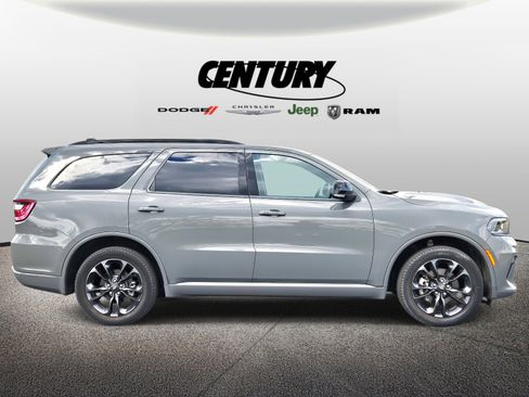 Used 2023 Dodge Durango GT image 2
