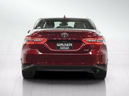 Used 2019 Toyota Camry XLE FWD image 4