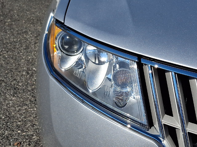 Used 2012 Lincoln MKZ FWD image 9