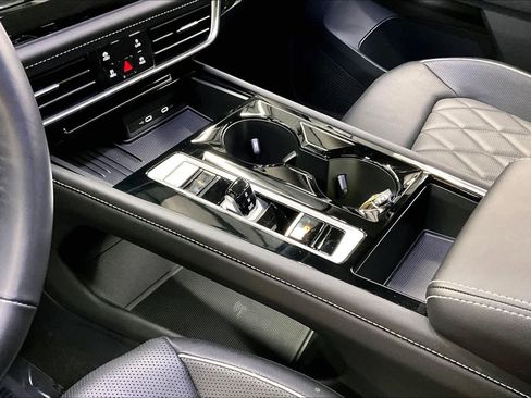 Used 2025 Volkswagen Atlas SEL Premium R-Line image 19