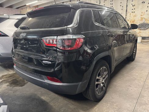Used 2020 Jeep Compass Latitude FWD image 2