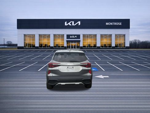 Used 2023 Kia Seltos LX AWD/4WD image 7