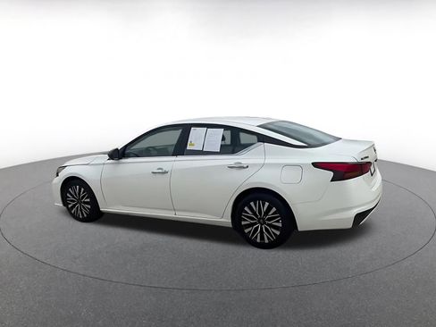 Used 2025 Nissan Altima 2.5 SV image 10