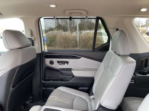 Used 2025 Honda Pilot EX-L image 49