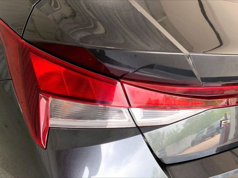 Used 2021 Hyundai Elantra SEL FWD image 28