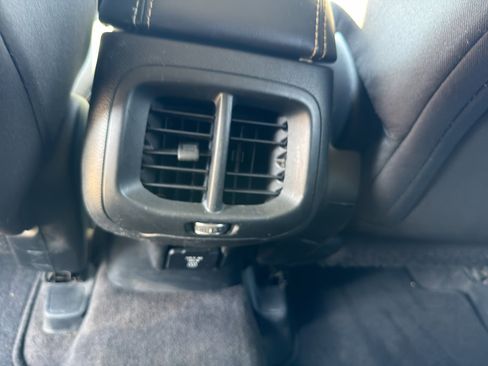 Used 2015 Jeep Cherokee Latitude FWD image 34