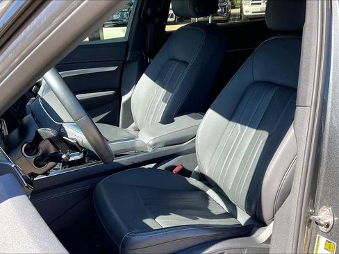 Used 2023 Audi e-tron Premium Plus w/ Premium Plus Package image 7