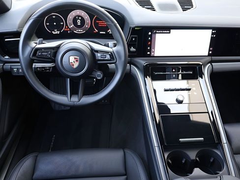 Used 2024 Porsche Panamera RWD image 15