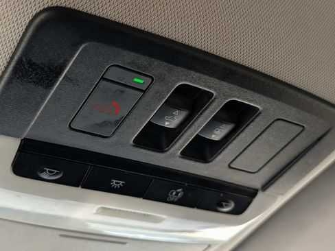 Used 2024 Nissan Pathfinder SL w/ SL Premium Package FWD image 31