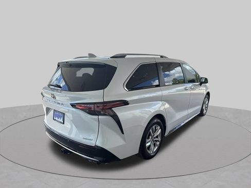 Used 2026 Toyota Sienna Limited FWD image 7
