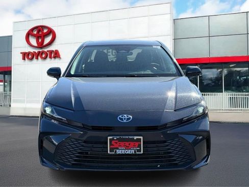 Used 2025 Toyota Camry LE FWD image 13