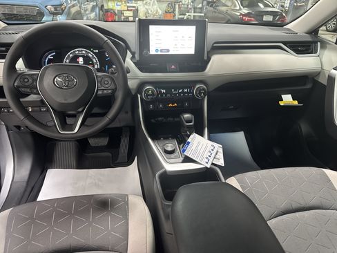 New 2025 Toyota RAV4 XLE image 30
