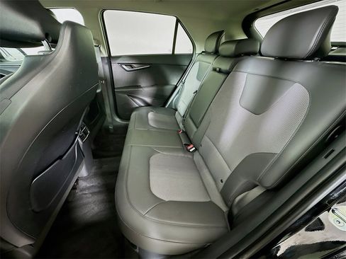 Certified 2025 Kia Niro EX image 28