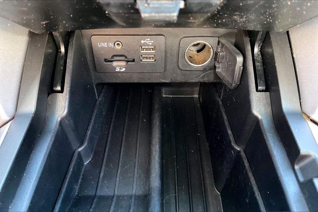 Used 2015 Ford Explorer Limited w/ Equipment Group 301A FWD image 17