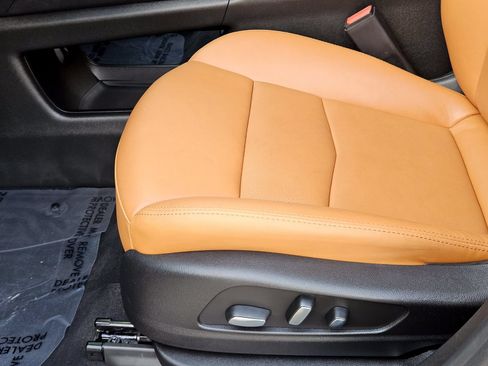 Certified 2025 Cadillac XT5 Premium Luxury FWD image 33