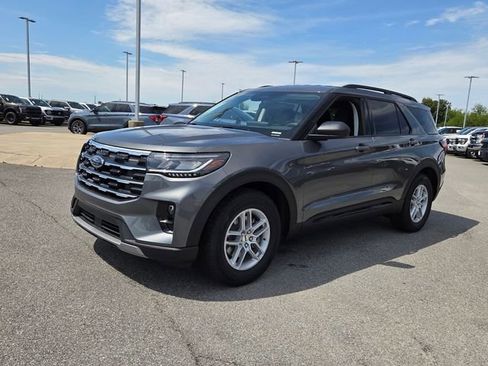 New 2026 Ford Explorer Active RWD image 3