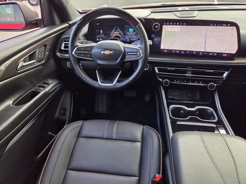 Used 2025 Chevrolet Traverse High Country FWD image 16