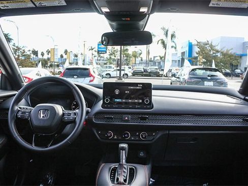 Used 2025 Honda HR-V Sport image 18