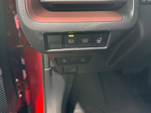 Used 2025 Toyota Prius Plug-In Hybrid image 32