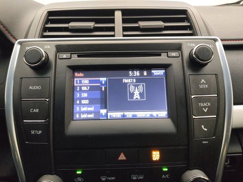 Used 2016 Toyota Camry SE FWD image 25
