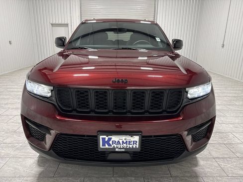 Used 2024 Jeep Grand Cherokee Altitude AWD/4WD image 32