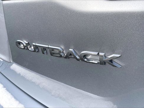 Used 2020 Subaru Outback Premium image 9