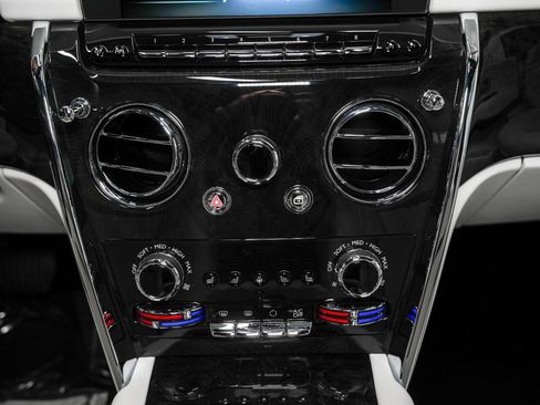 Used 2022 Rolls-Royce Cullinan w/ Dark Exterior Package AWD/4WD image 55