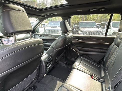Certified 2025 Jeep Grand Cherokee L Limited w/ Luxury Tech Group II AWD/4WD image 30