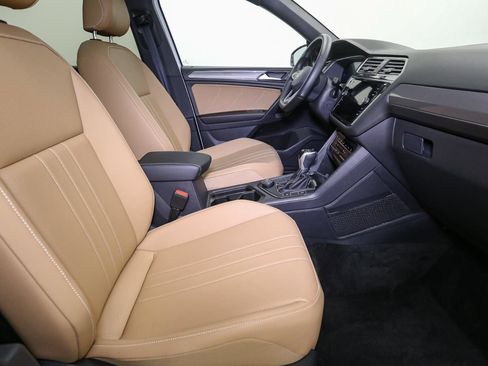 Certified 2023 Volkswagen Tiguan SE R-Line image 20