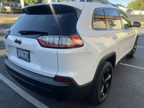 Used 2020 Jeep Cherokee Latitude Plus AWD/4WD image 5