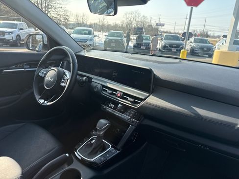 Used 2024 Kia Seltos EX image 15