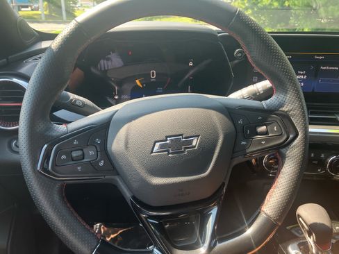 Used 2025 Chevrolet Trax RS w/ Driver Confidence Package FWD image 14