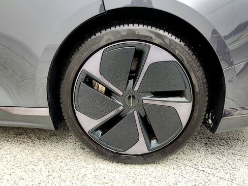 Used 2024 Lucid Air Touring image 9